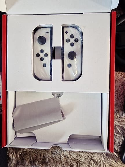 MEGA GAMING DEAL! Nintendo Switch OLED VIP Ultimate paket -6 Kontroller& 47 Spel
