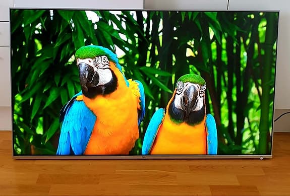 Android TCL smart tv 55tum 4K med väggfäste