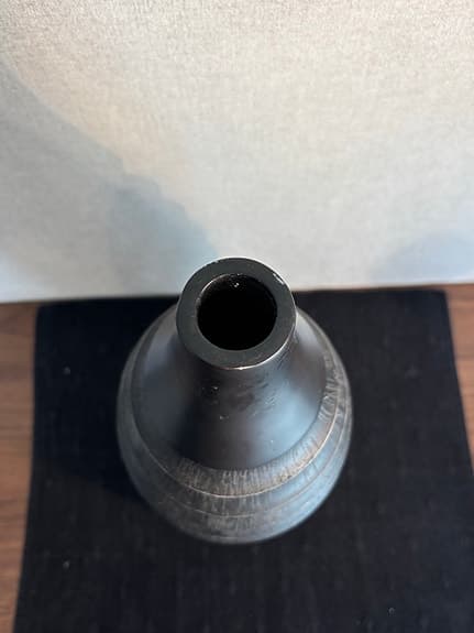Stor svart designvas – modern strukturerad golvvas 40 cm