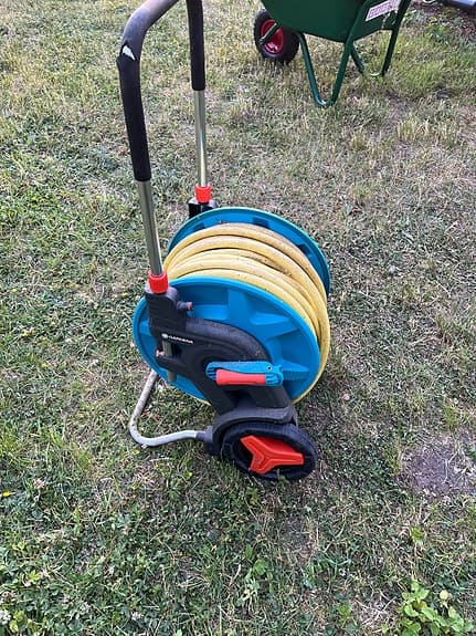 Gardena slangvinda med trädgårdsslang
