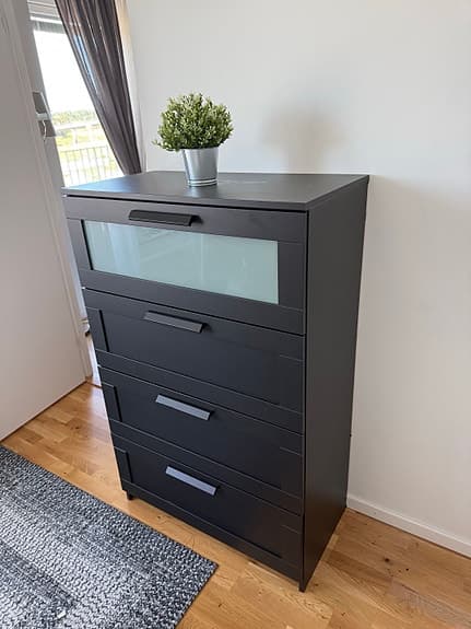 IKEA byrå med 5 lådor svart