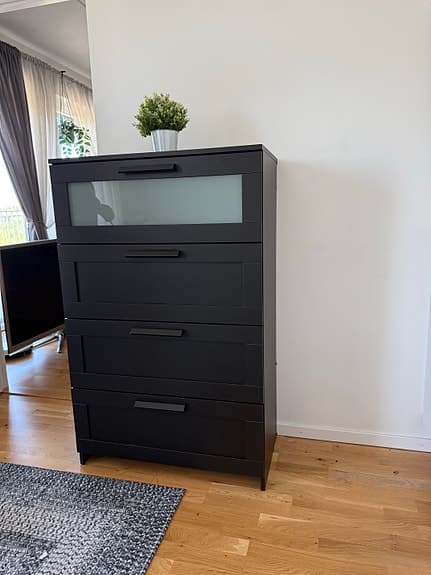 IKEA byrå med 5 lådor svart