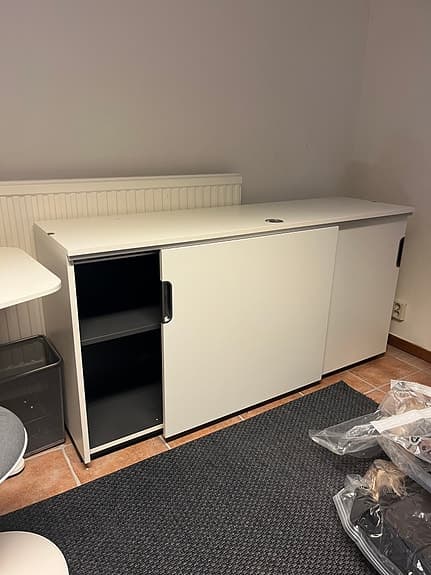 Galant skåp med skjutdörrar 160x80cm