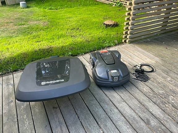 Husqvarna Automower 305 robotgräsklippare med hus/garage