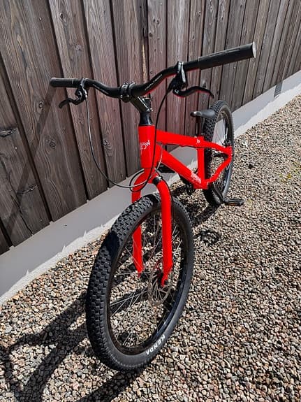 Trialcykel. Inspired Flow 24”, Gloss neon red.
