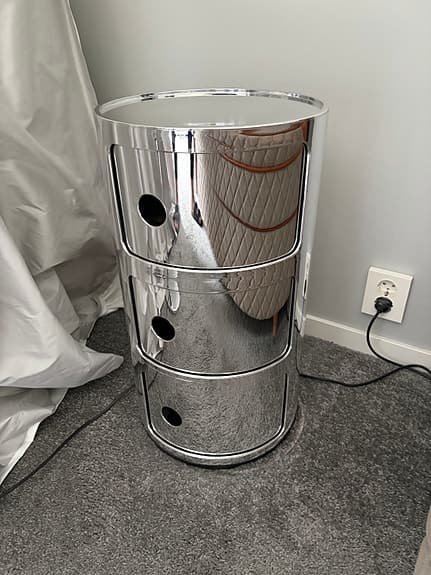 Componibili sängbord i spegel från Kartell