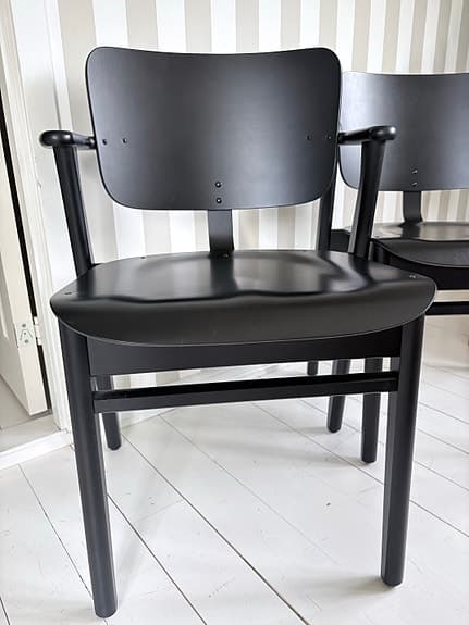 Artek stol av Ilmari Tapiovaara svart