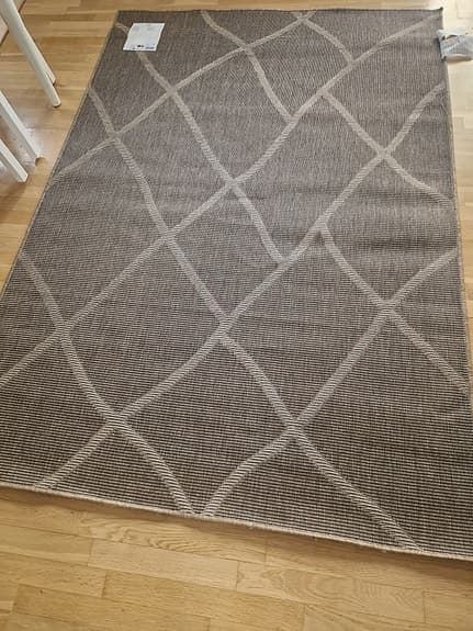Brun matta med ljusmönster
