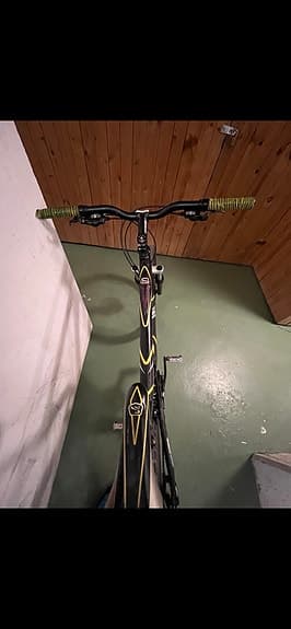 BMX som har både dämpning fram och bak. PRISET GÅR ATT DISKUTERA