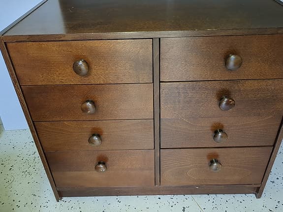 Mörkbrun skrivbordsbyrå med 8 lådor - 490 kr