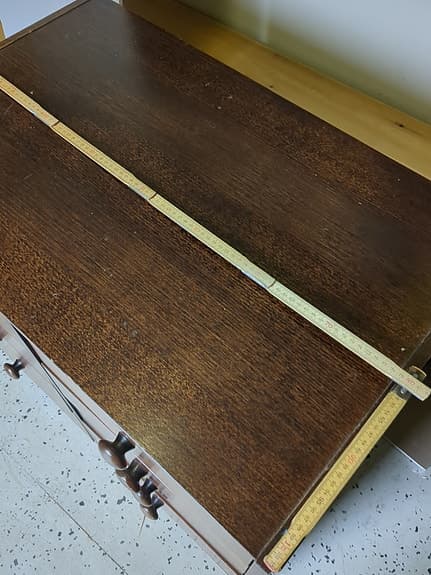 Mörkbrun skrivbordsbyrå med 8 lådor - 490 kr