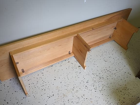 Sittbänk i furu med måtten 45 cm x 178 cm x 2,5 cm
