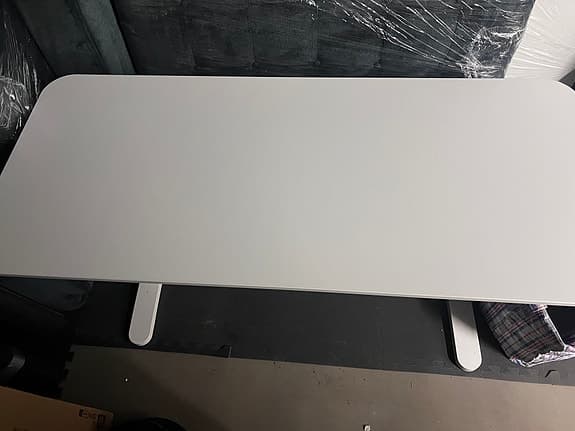 Vitt skrivbord i mycket fint skick