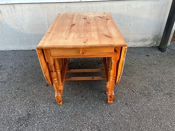 Retro slagbord i massiv furu – fint skick med förvaring