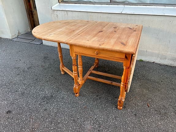 Retro slagbord i massiv furu – fint skick med förvaring