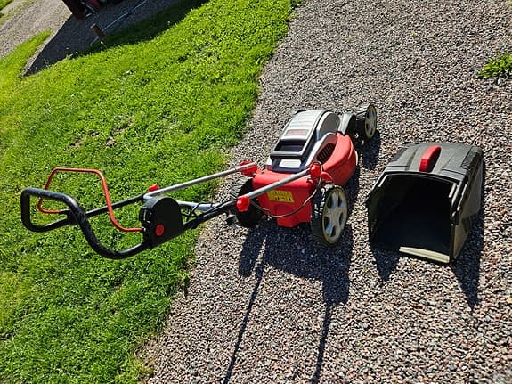 Hecht 1845 gräsklippare 46 cm röd