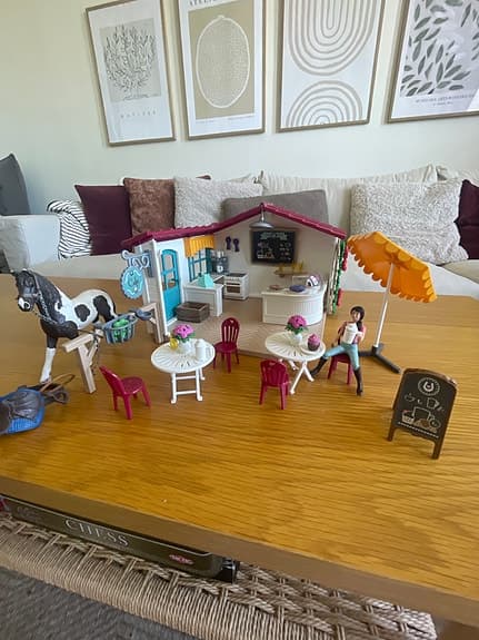 Schleich café