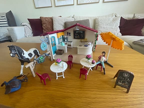 Schleich café