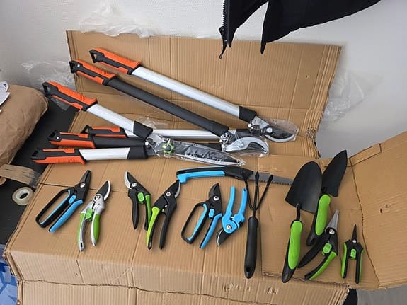 15 nya trädgårdsverktyg, säljes som parti