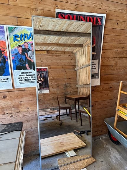 IKEA helkroppsspegel med aluminium (silvrig)