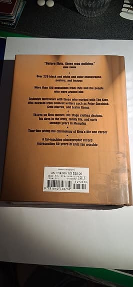 Elvis Handbook av Tara McAdams (Fint skick, 431 sidor)