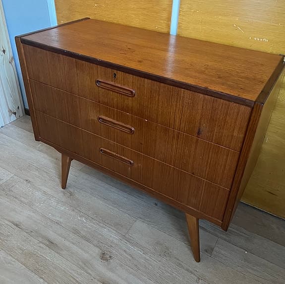 Teakbyrå i retrostil – 3 lådor