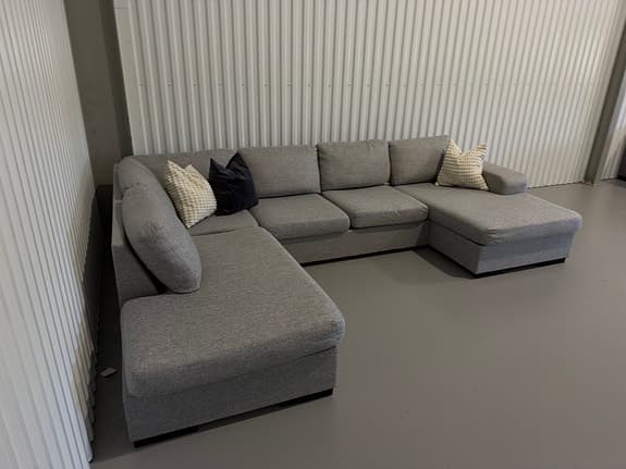 Stor fräsch soffa från Mio möbler
