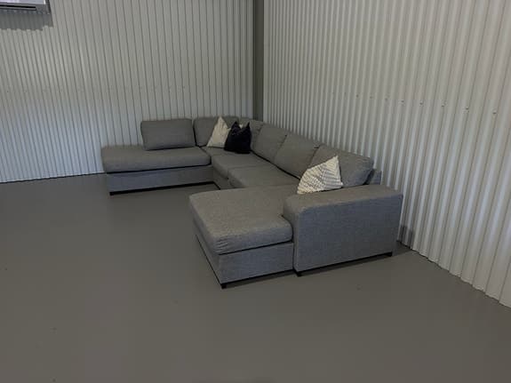 Stor fräsch soffa från Mio möbler