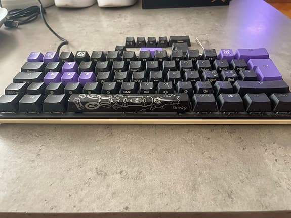 Ducky One 2 Mini mekaniskt tangentbord 60% svart/lila
