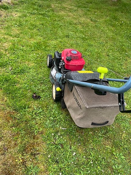 självgående gräsklippare Biltema med uppsamlare
