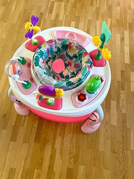 2-i-1 baby jumper och activity center