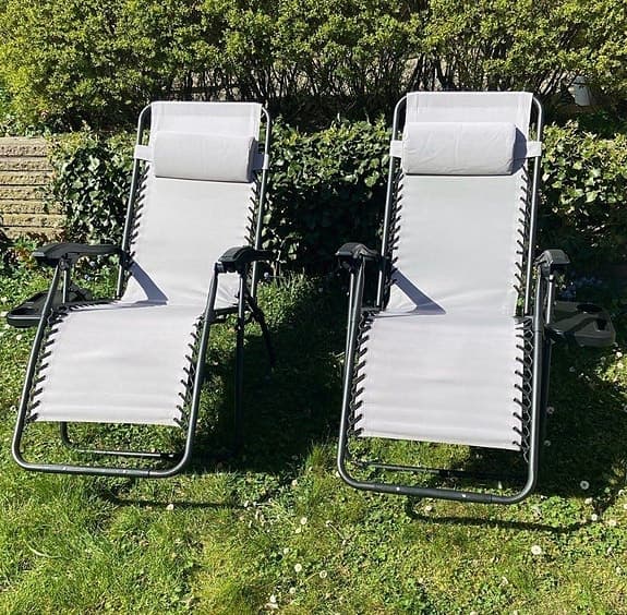 Solstolar grå med armstöd och nackkudde