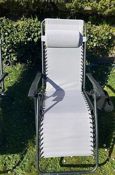 Solstolar grå med armstöd och nackkudde