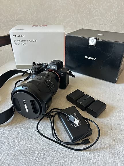 Sony A7RV+ Tamron 35-150mm f/2-2.8 + 3 batterier - Toppskick!