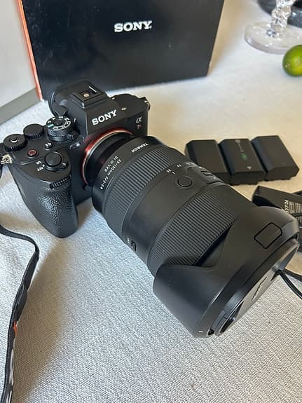 Sony A7RV+ Tamron 35-150mm f/2-2.8 + 3 batterier - Toppskick!
