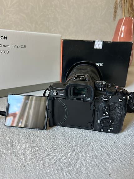 Sony A7RV+ Tamron 35-150mm f/2-2.8 + 3 batterier - Toppskick!