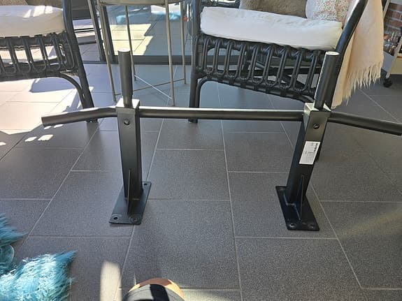 Chins/pullup stång och dips handtag.