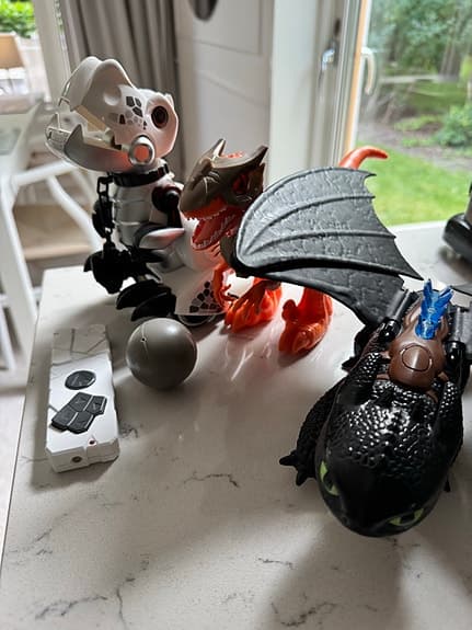 Silverlit Train My Dino, dinosaurie och drake