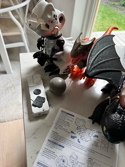 Silverlit Train My Dino, dinosaurie och drake