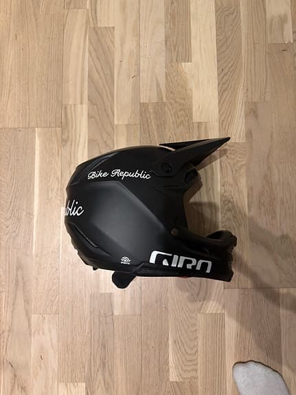 Giro fullface cykelhjälm