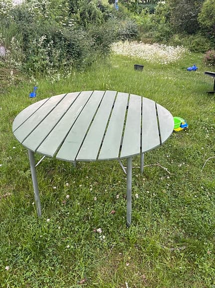 Grythyttan runt trädgårdsbord grönt