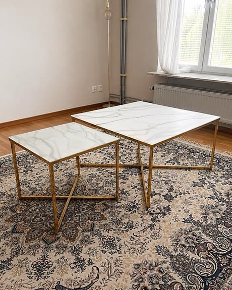 Soffbord med tillhörande sidobord