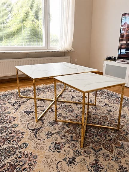 Soffbord med tillhörande sidobord