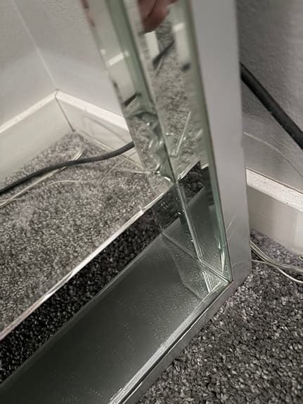 Spegelnattduksbord säljes