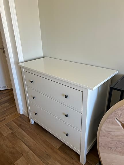 HEMNES byrå från IKEA