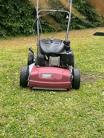 Weibang 4.5 OHV bensindriven gräsklippare röd