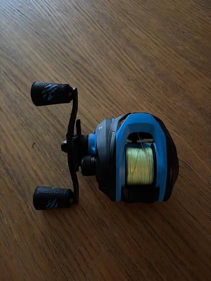 Okuma Serrano SRN101H-A lågprofilrulle vänstervevad