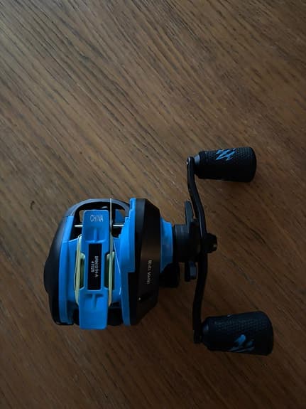 Okuma Serrano SRN101H-A lågprofilrulle vänstervevad