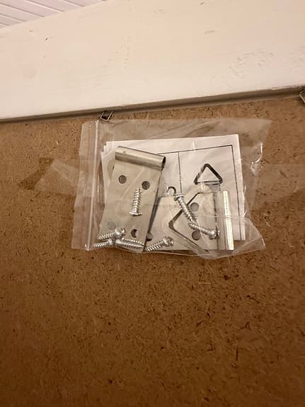spegel med vit ram