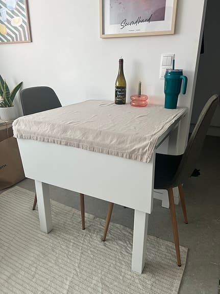 Ihopfällbart bord och stolar